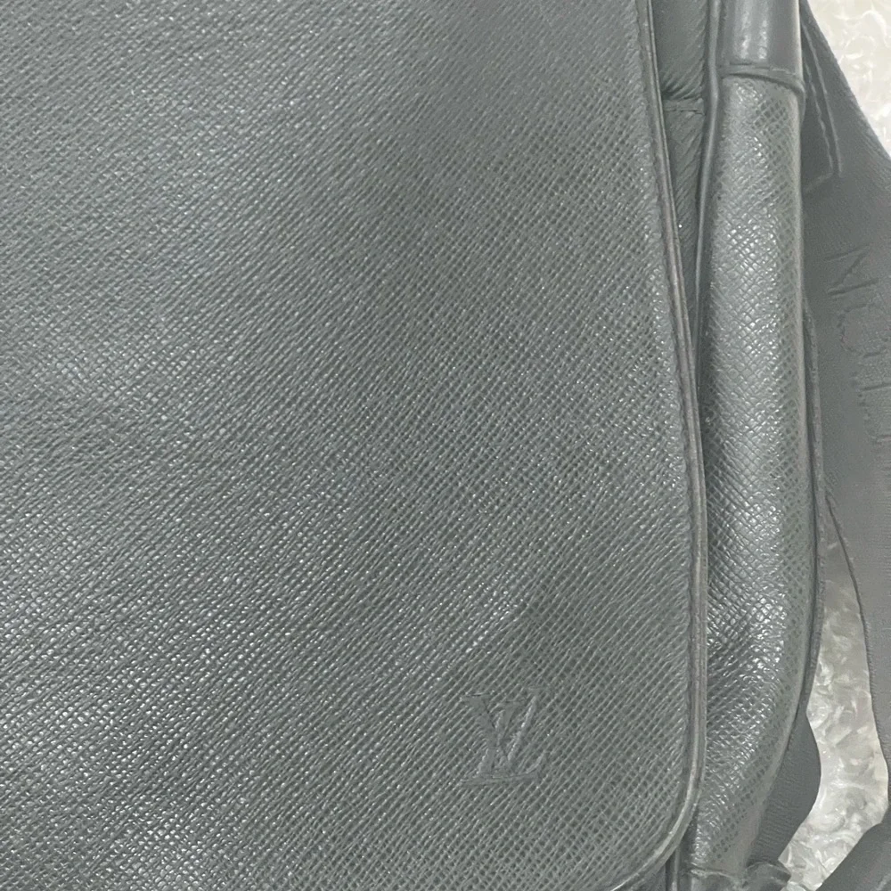 Louis Vuitton Viktor Messenger Bag Taiga